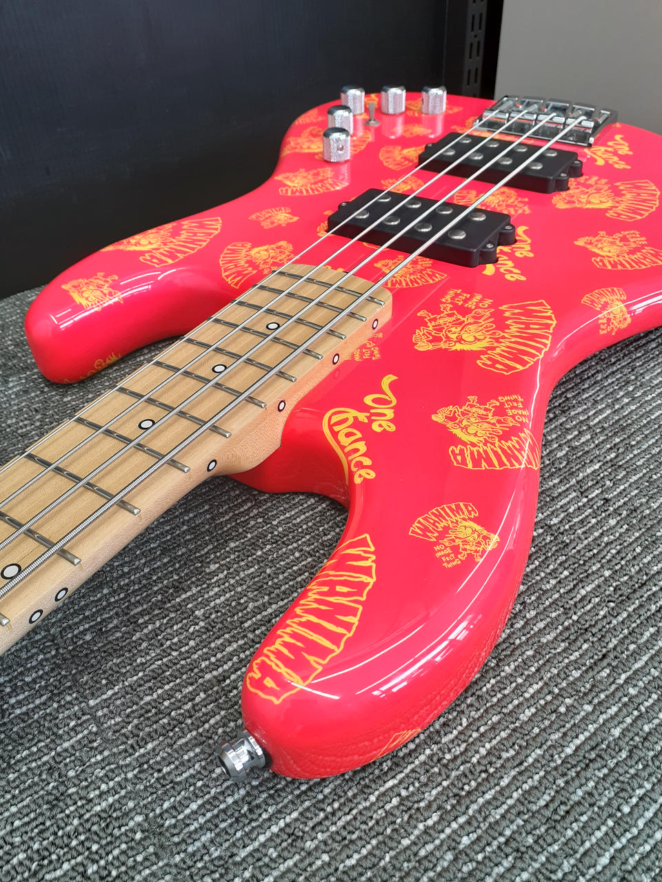 本日ラスト‼️EDWARDS エレキベース プロフェッショナルグレード レッドラメ 本日ラスト‼️EDWARDS エレキベース プロフェッショナルグレード