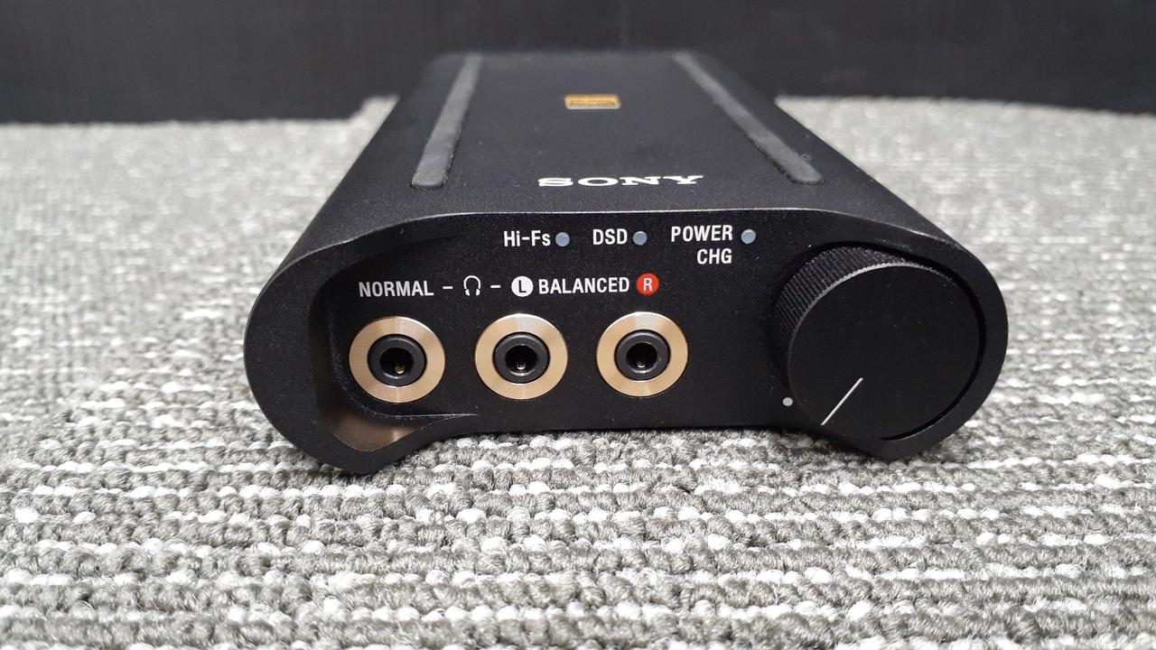ソニー　ポータブルヘッドホンアンプ ソニーポータブルヘッドホンアンプ「PHA-1」と iPod用コンパクト