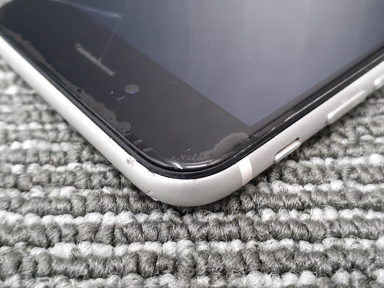 画面が若干浮いてる