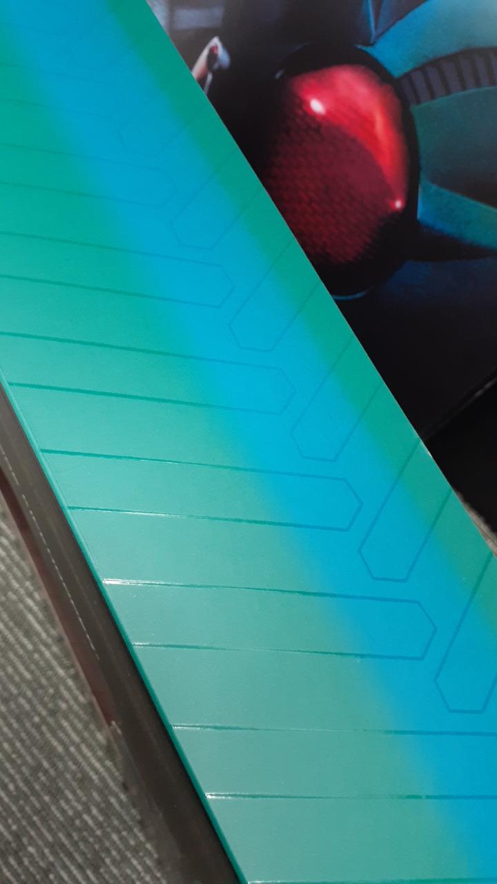 箱に日焼けあります。