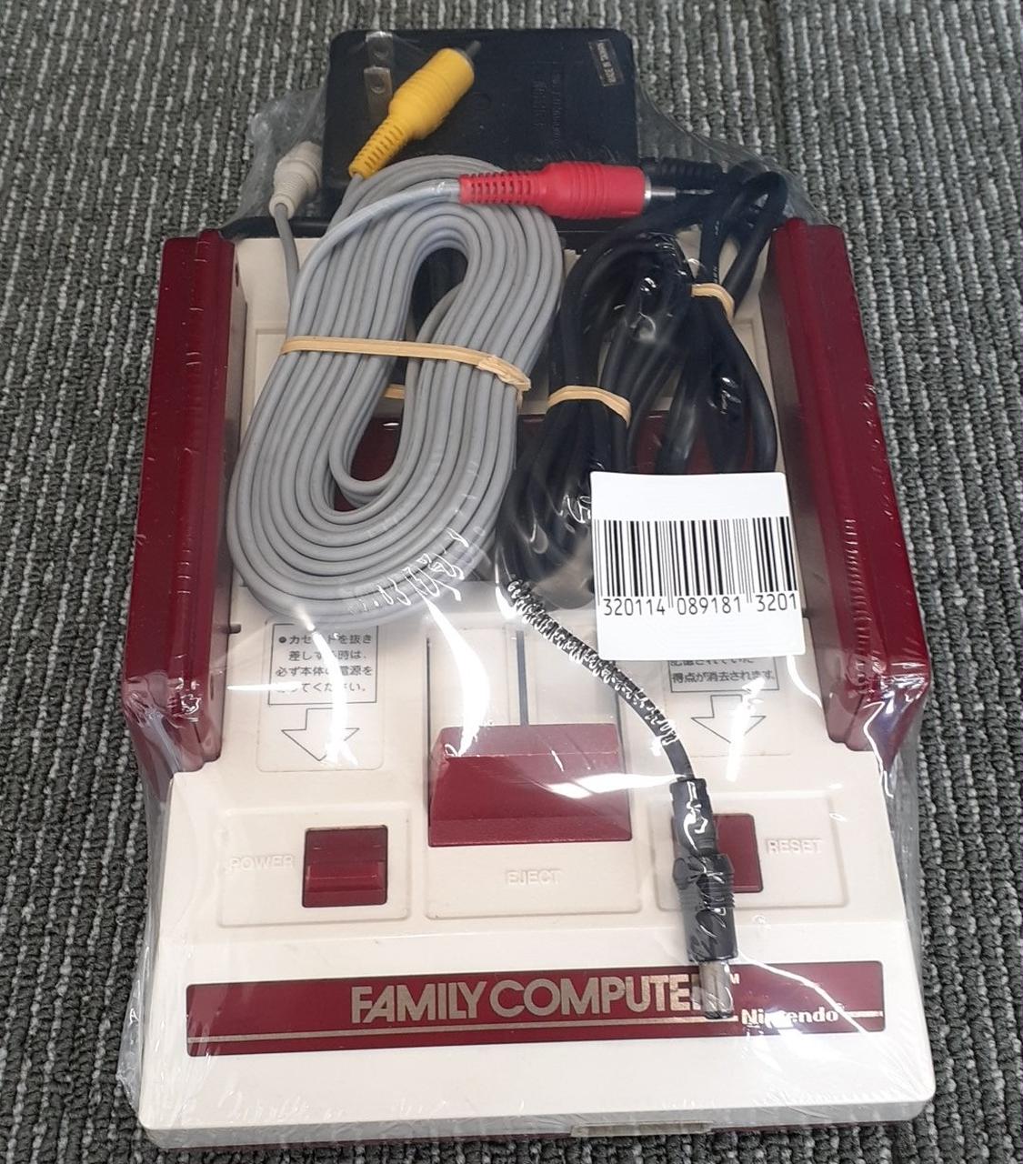 任天堂 - Nintendo HVC-001 AV改造済　HDMI仕様　ファミコン本体　中古 任天堂 - 任天堂 初期型ファミコン 本体 四角ボタン 中古 HVC