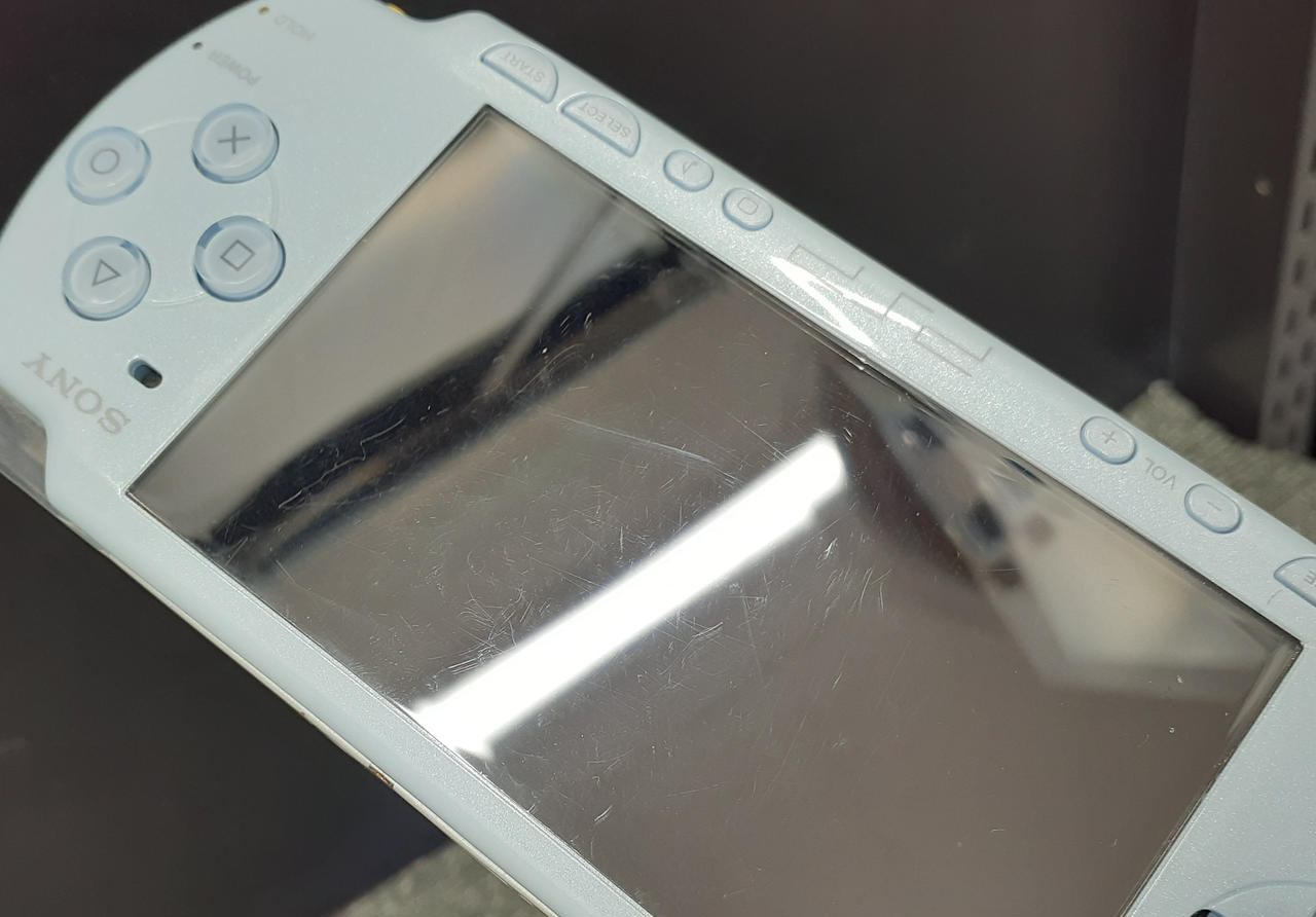 画面にキズ多数