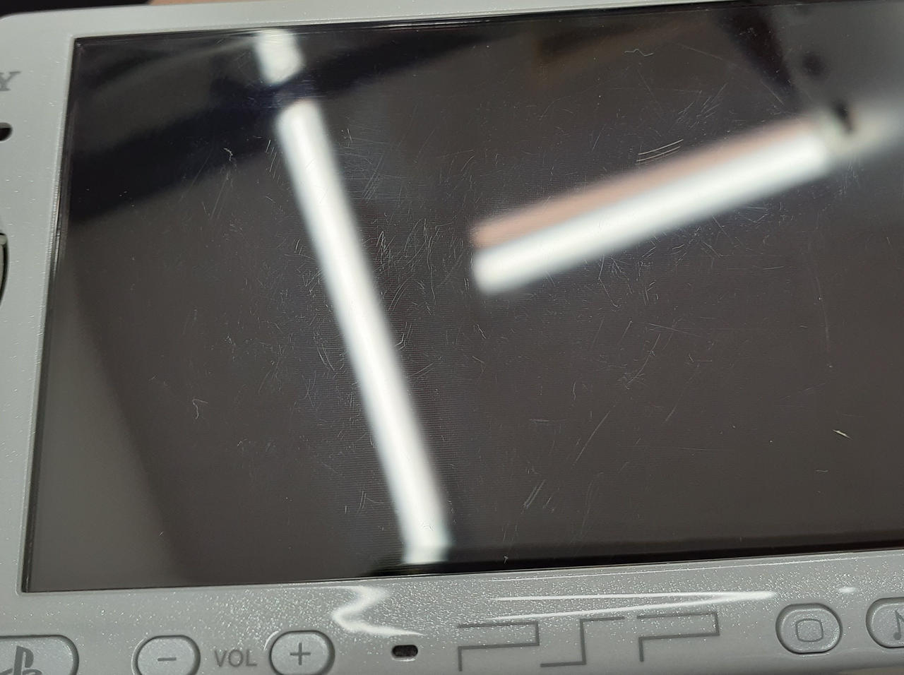 画面キズ多い