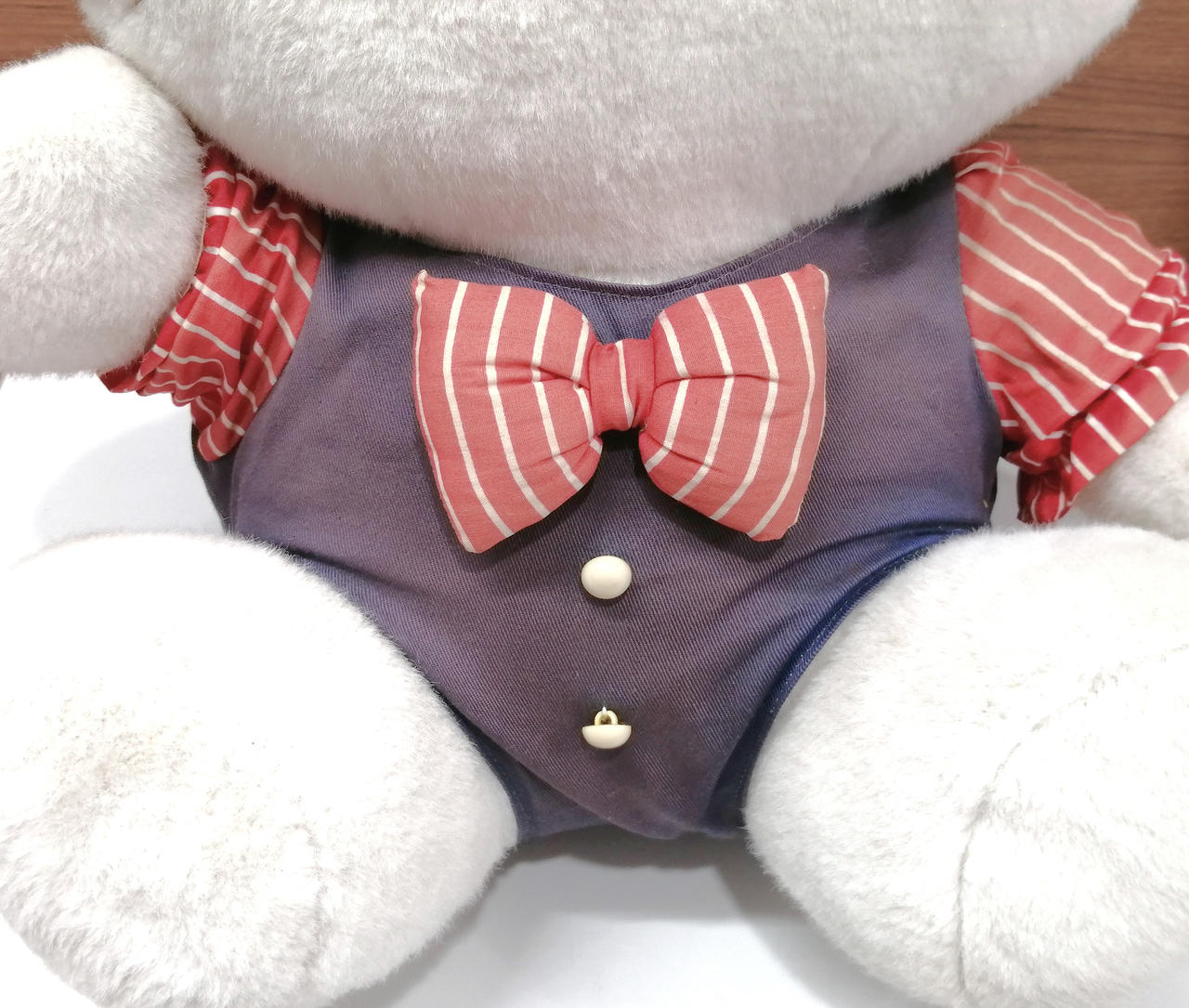 全体にヨゴレ、イタミ、色ヤケ