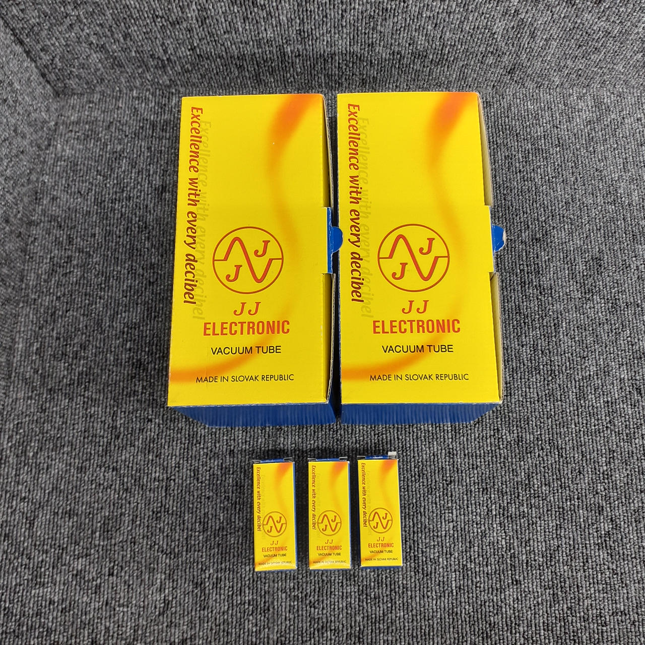 真空管の元箱です。