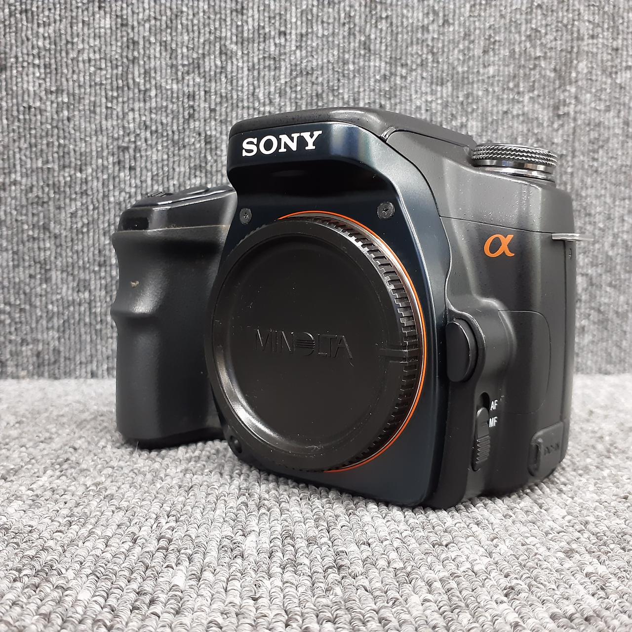 サト　　値下げ！　Sony ブラック デジタル一眼レフカメラ サト 値下げ！ Sony ブラック デジタル一眼レフカメラ ソニー