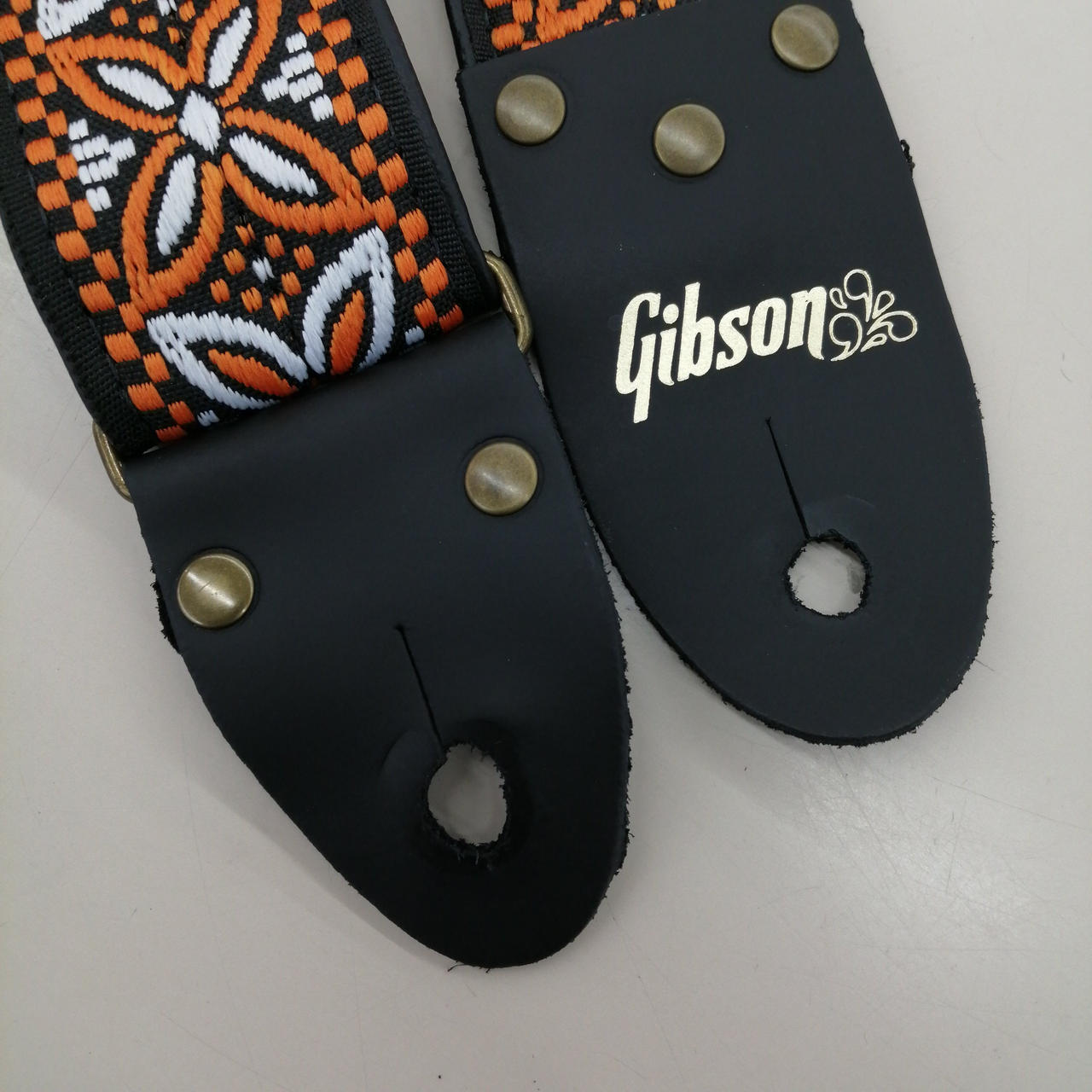 新品 ギブソンGibson ギターストラップ Gibson ギブソンギターストラップレザー