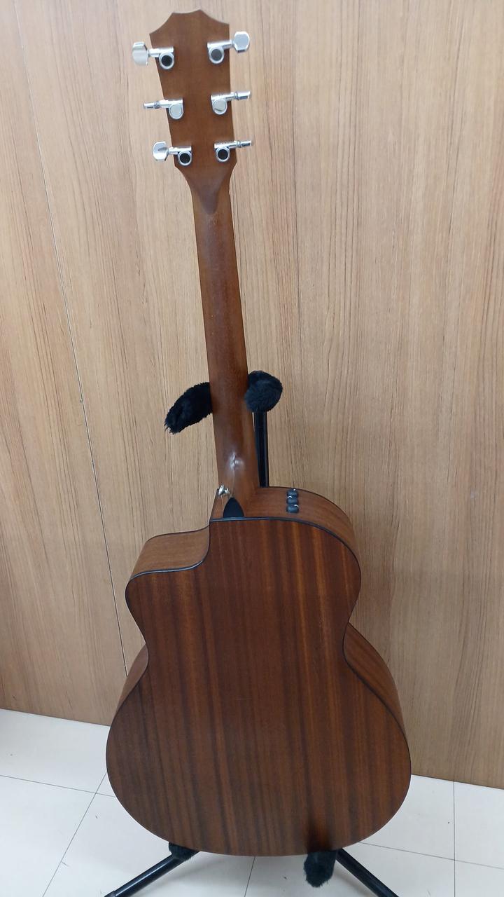早いもの勝ちです　テイラー110 高感度マイク内蔵　エレアコ　新ハードケース Taylor Guitars