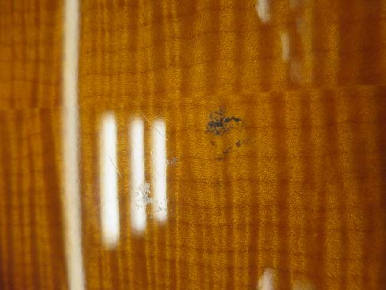 ボディ裏黒い汚れ