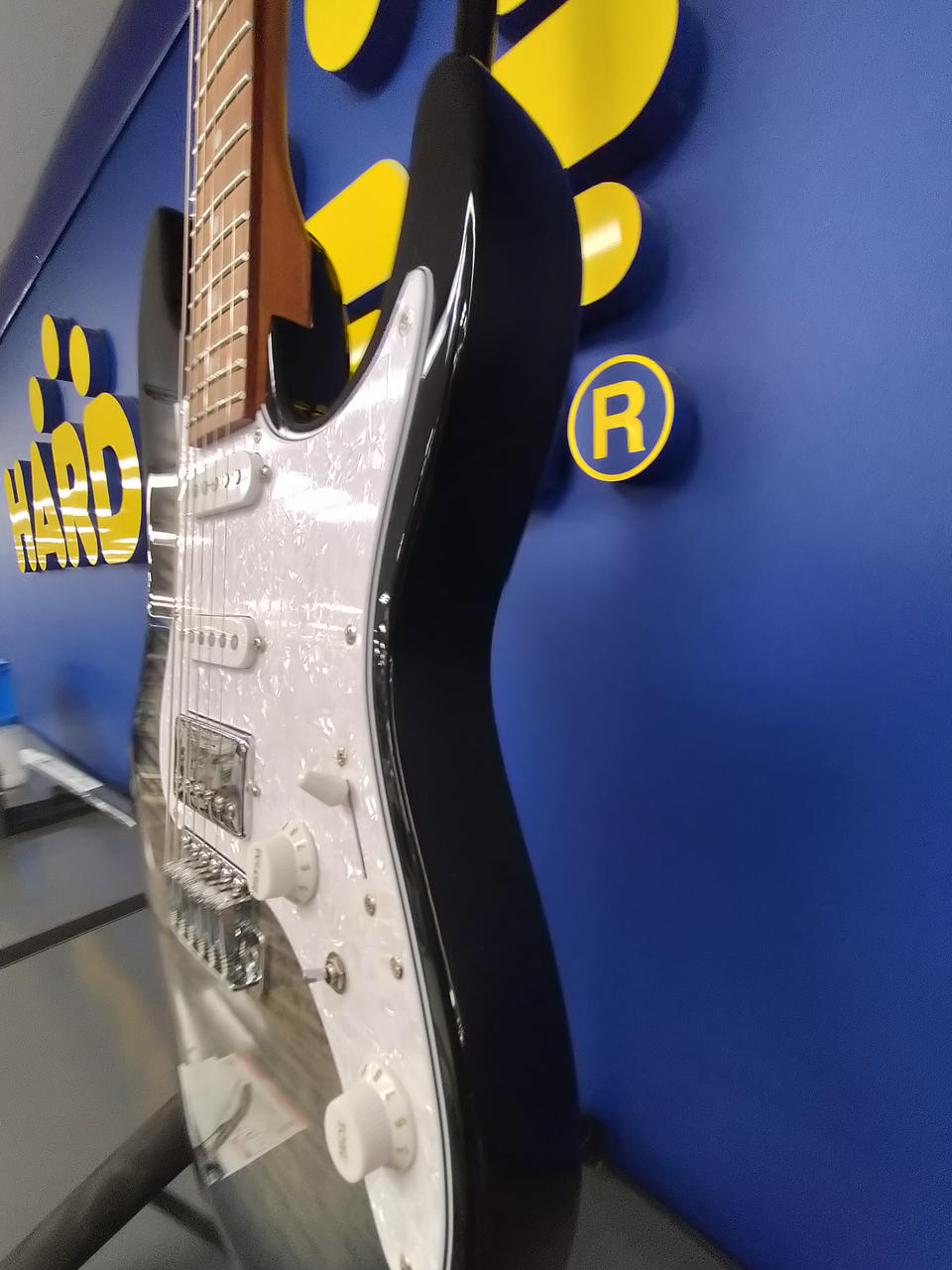 美品　JAGARD　エレキギター　トレモロユニット搭載　弦は新品に交換済み！ 新宿店1階の多弦ギターについてご紹介します。 | イシバシ楽器