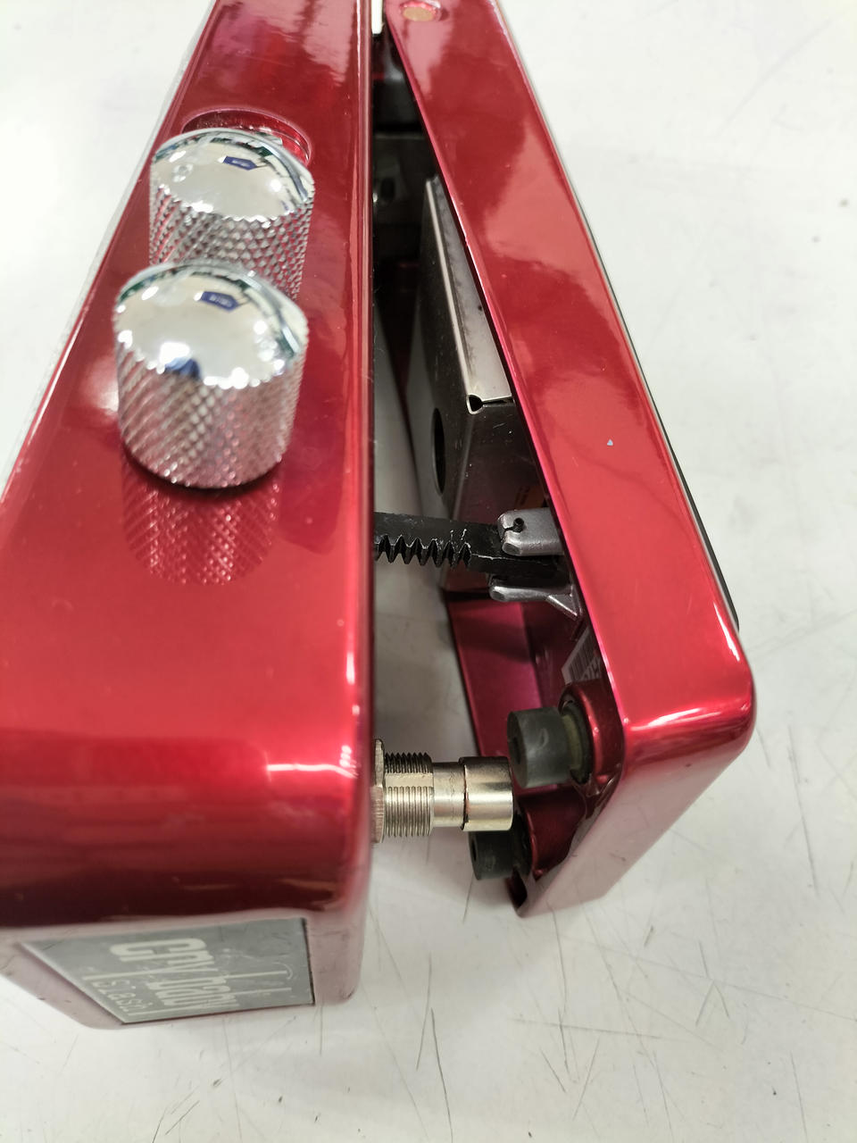 Roland AW-10 ワウペダル　　貴重品　新品ですが少し傷あり Roland AW-10 ワウペダル 貴重品 新品ですが少し傷あり Roland