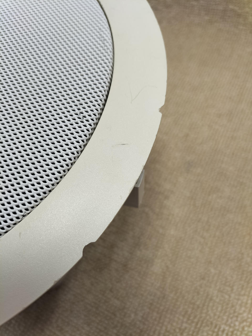 ※縁が欠けています。