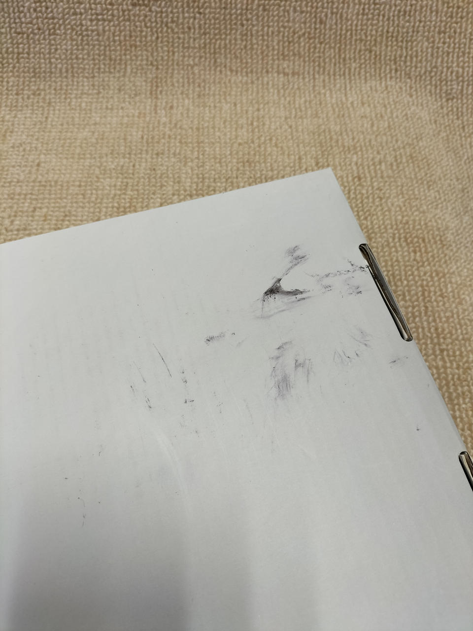 ※化粧箱の裏面に汚れあり。