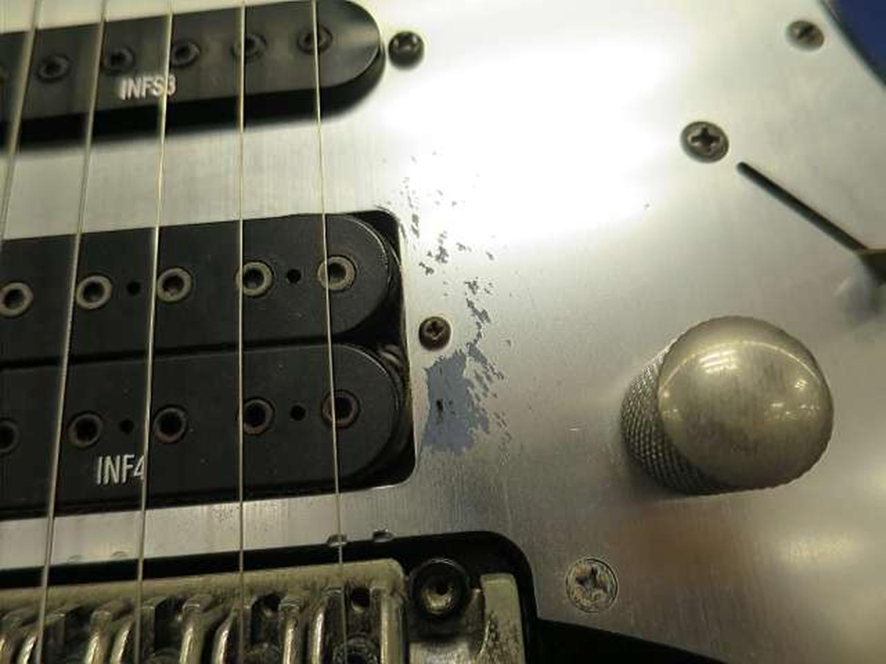ピックガード塗装剥げ