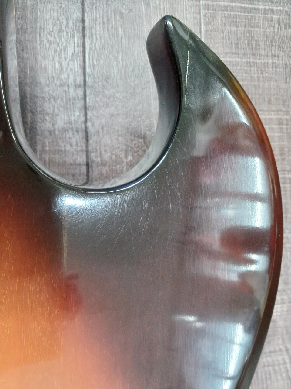 6弦側ホーン亀裂