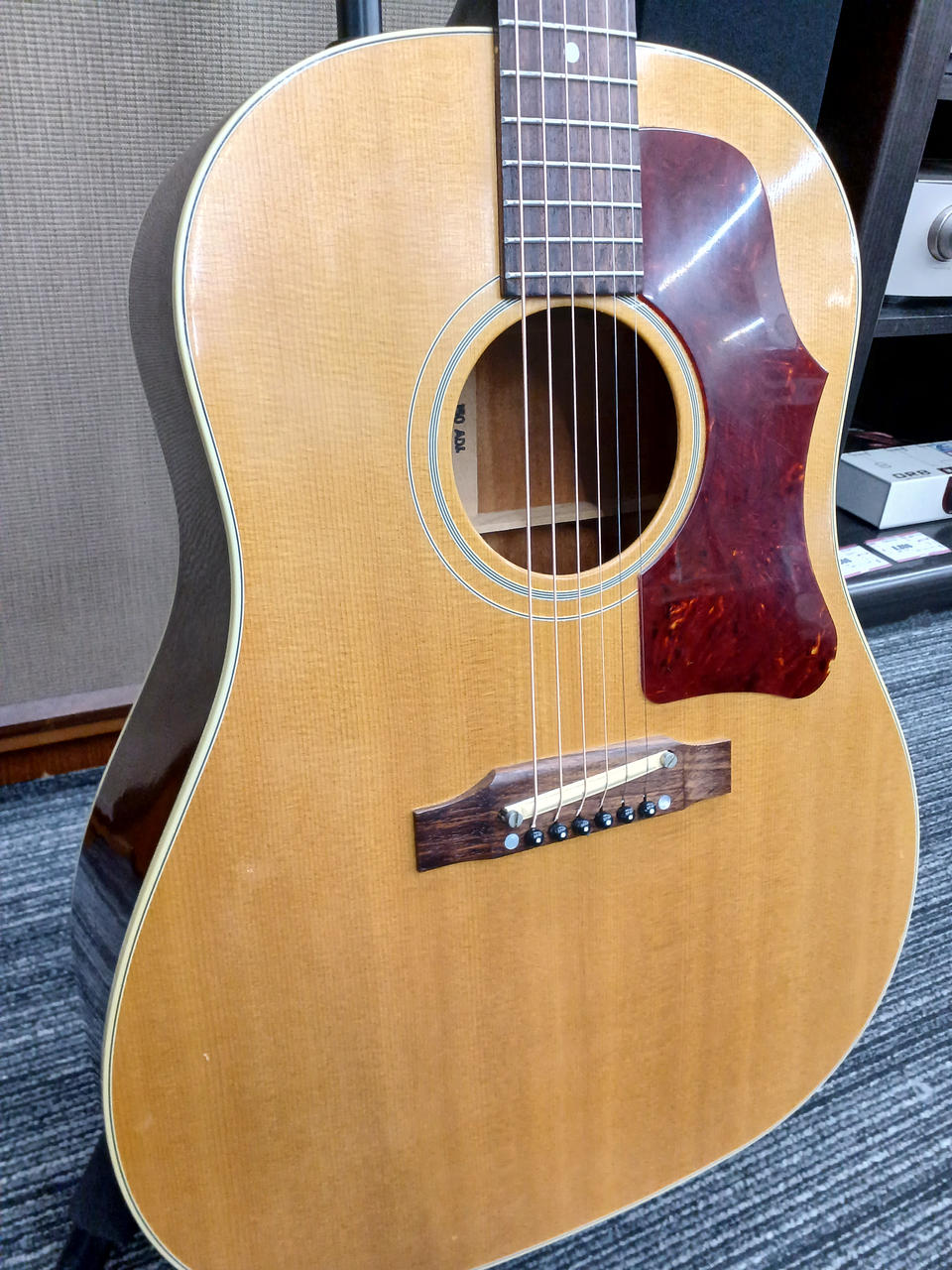 Gibson アコースティックギター J50 ハードケース付き J-50 1964: アコースティックギター｜三木楽器公式通販サイト