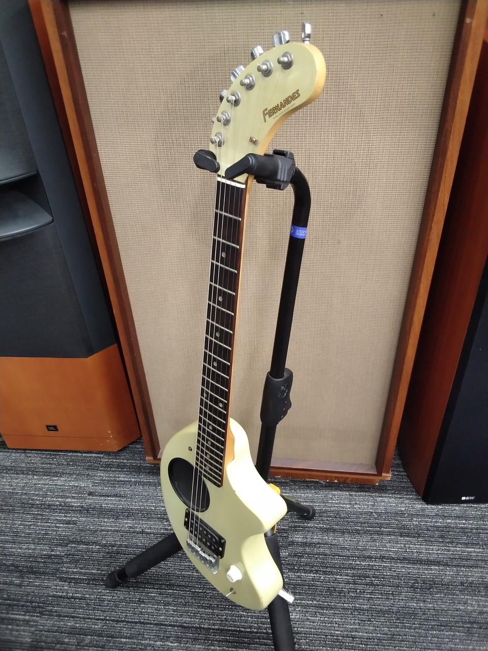 ギター アンプ内蔵ギター 【美品】 VOX APACHE-1 アンプ内蔵ギター 本体のみ /ヴォックス/店頭/他