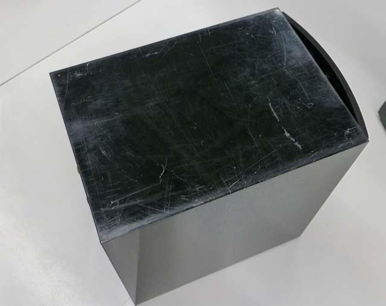 スピーカー底面