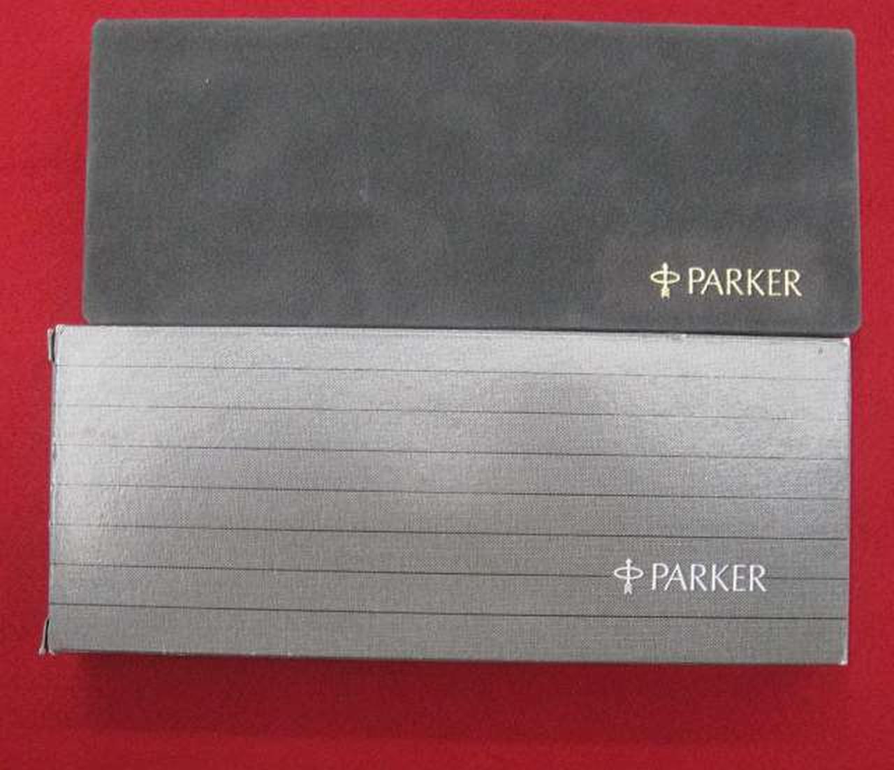 当時の外箱と内箱です。