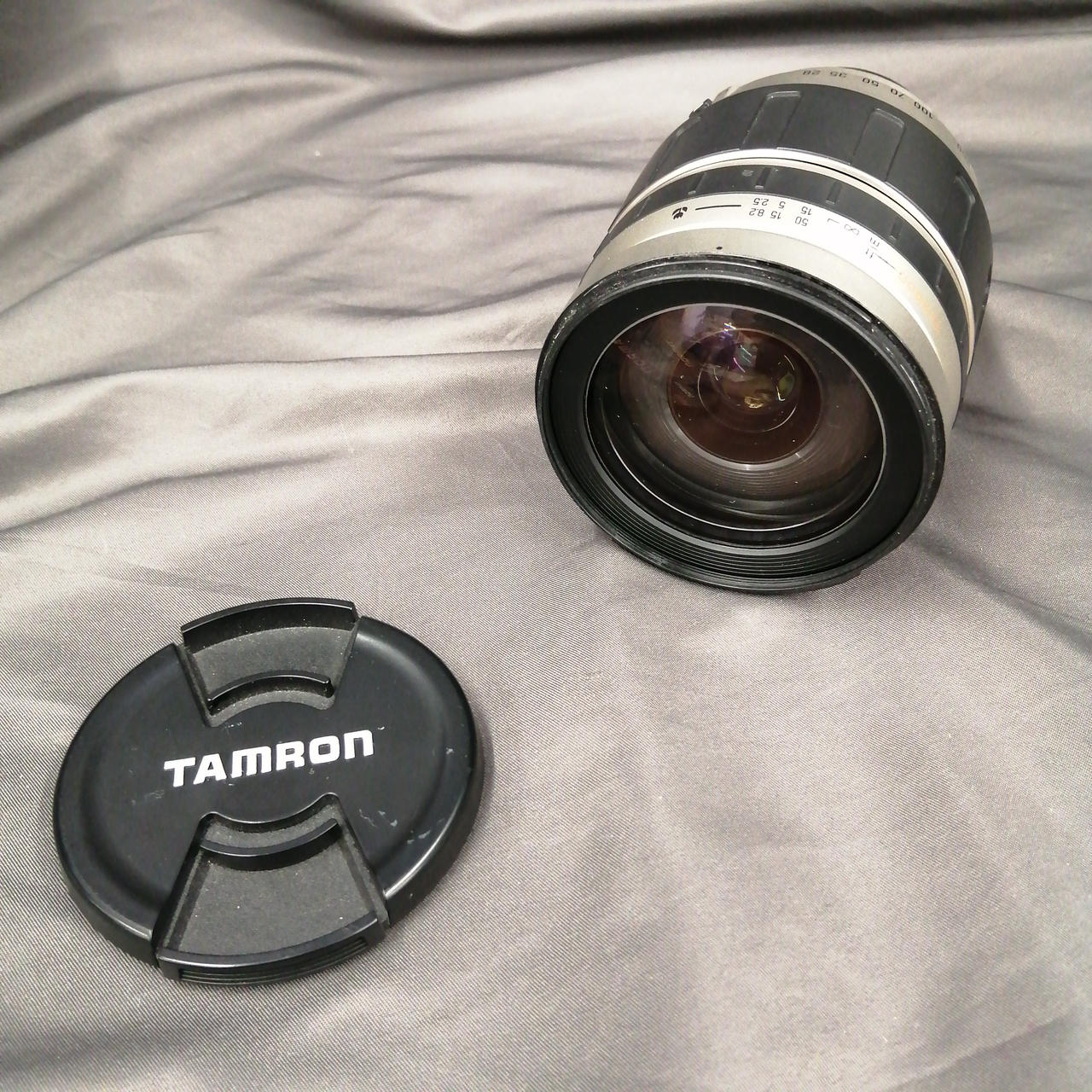 蓋にキズあります。