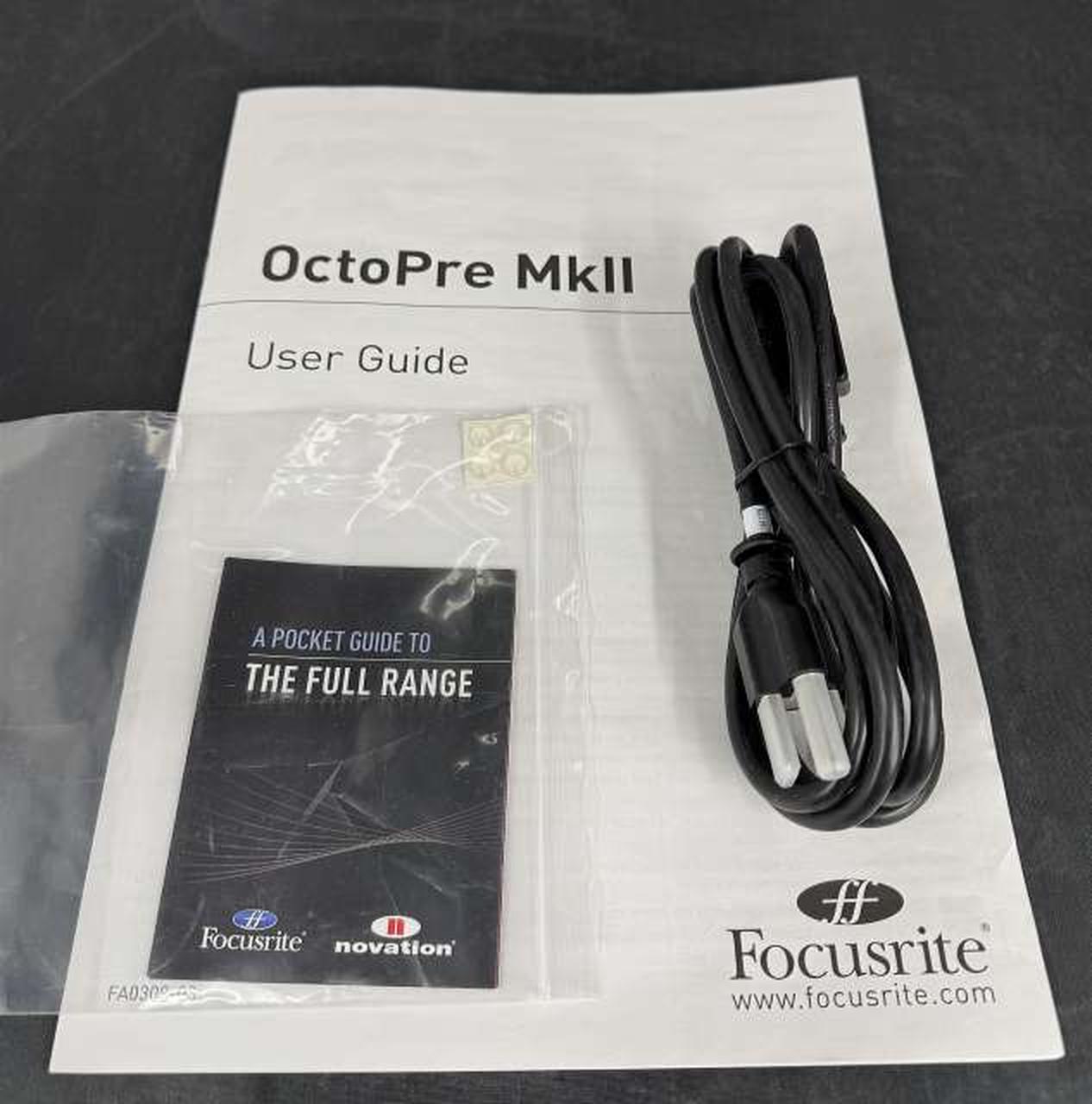 電源ケーブルは３芯です。