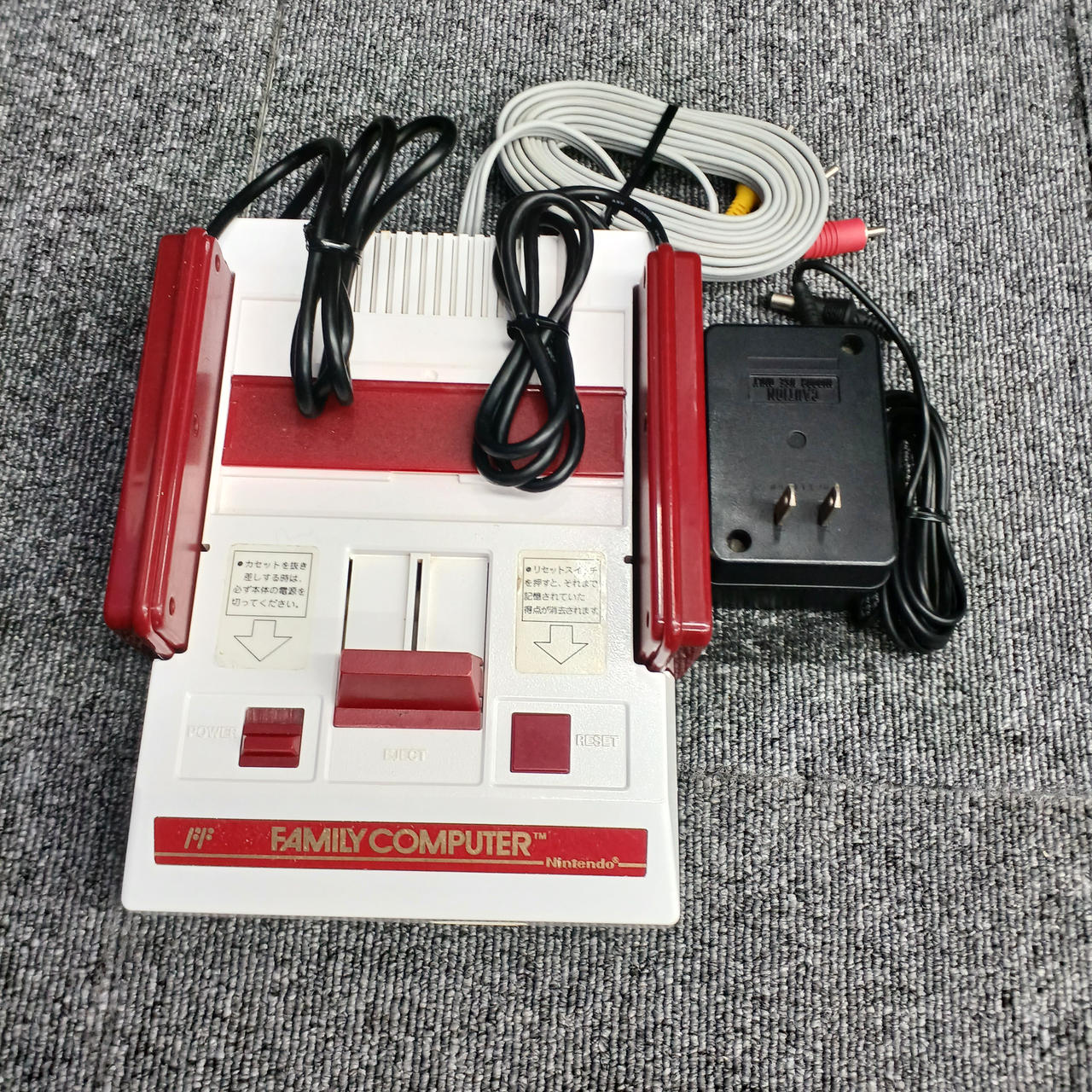 ファミコン本体 美品 AV出力 USB電源 ファミコン本体AV仕様 USB電源仕様 - メルカリ