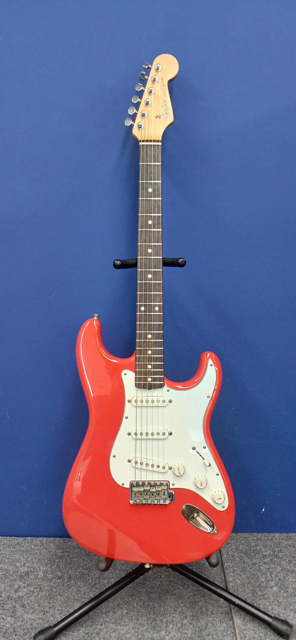 ストラトキャスター　Fender japan Fender Japan Stratocaster ストラトキャスター - パプリカ