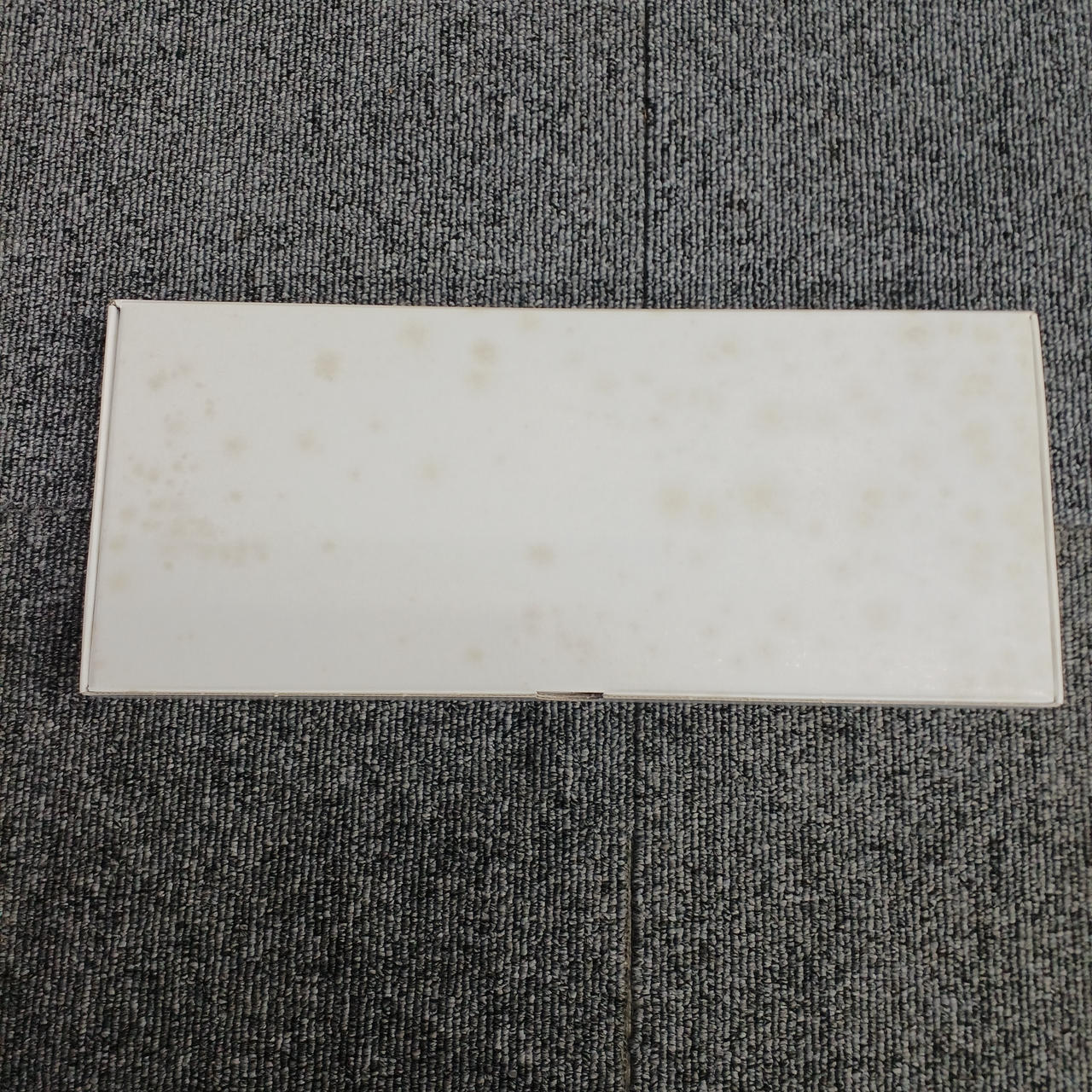 内箱にシミがあります。