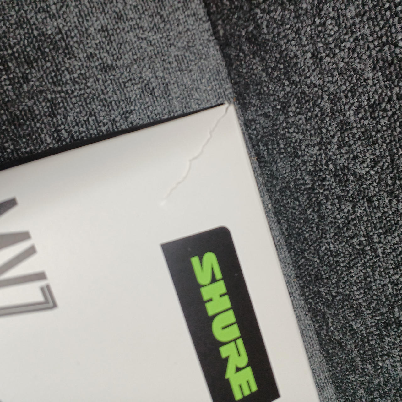 化粧箱破れあります。