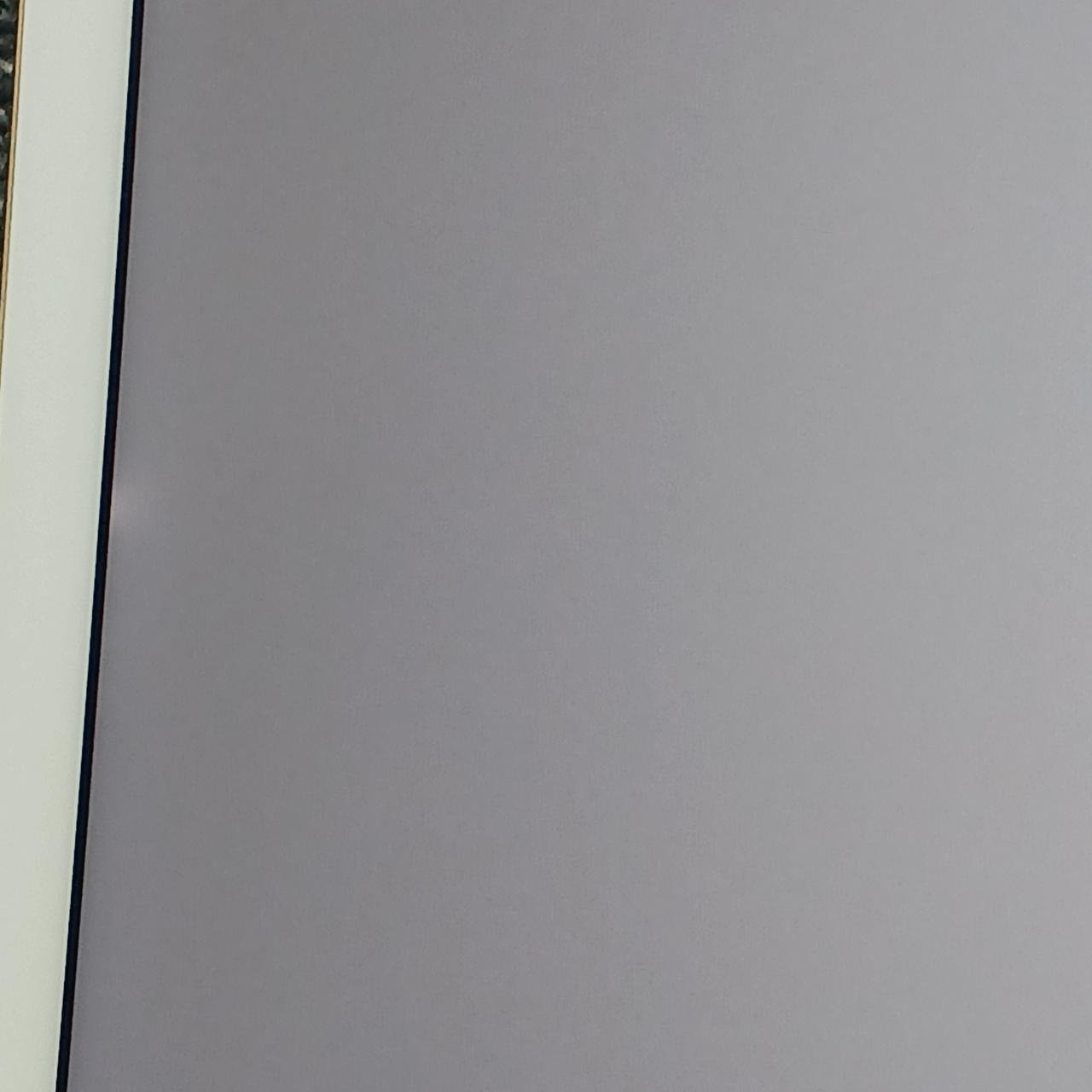 画面が白い時にヤケ目立ちます。