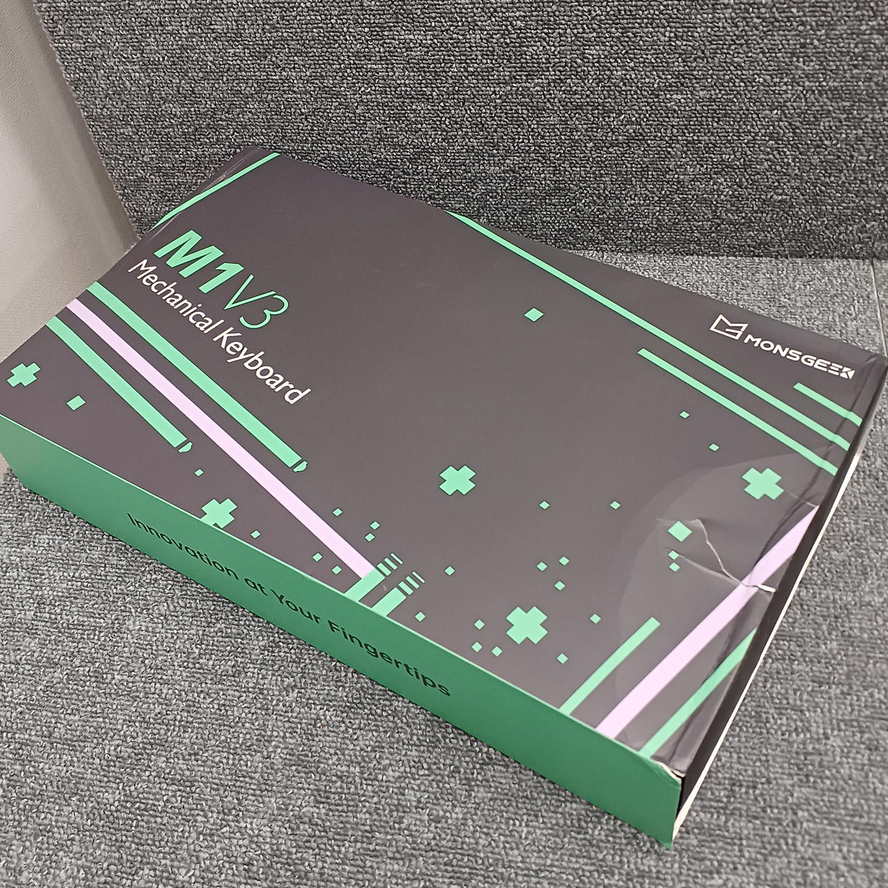 外箱破れている箇所あります。