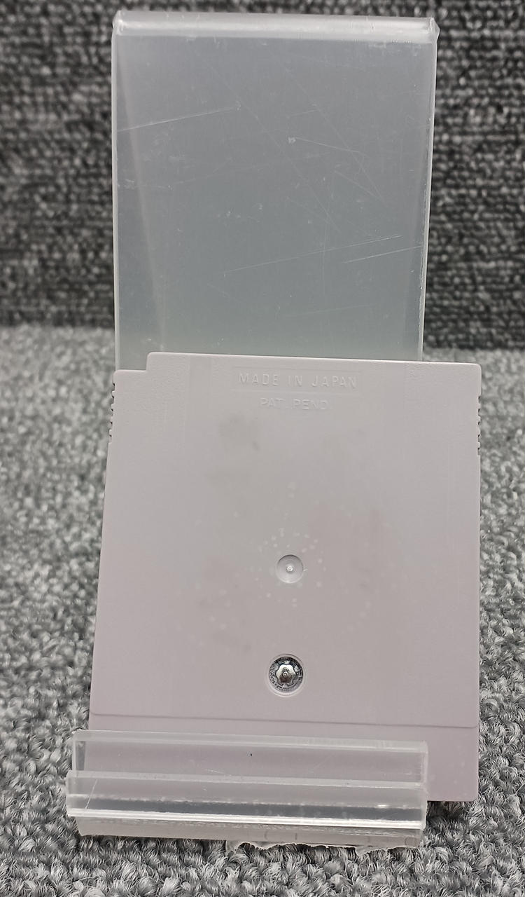 名前書いた跡あります。