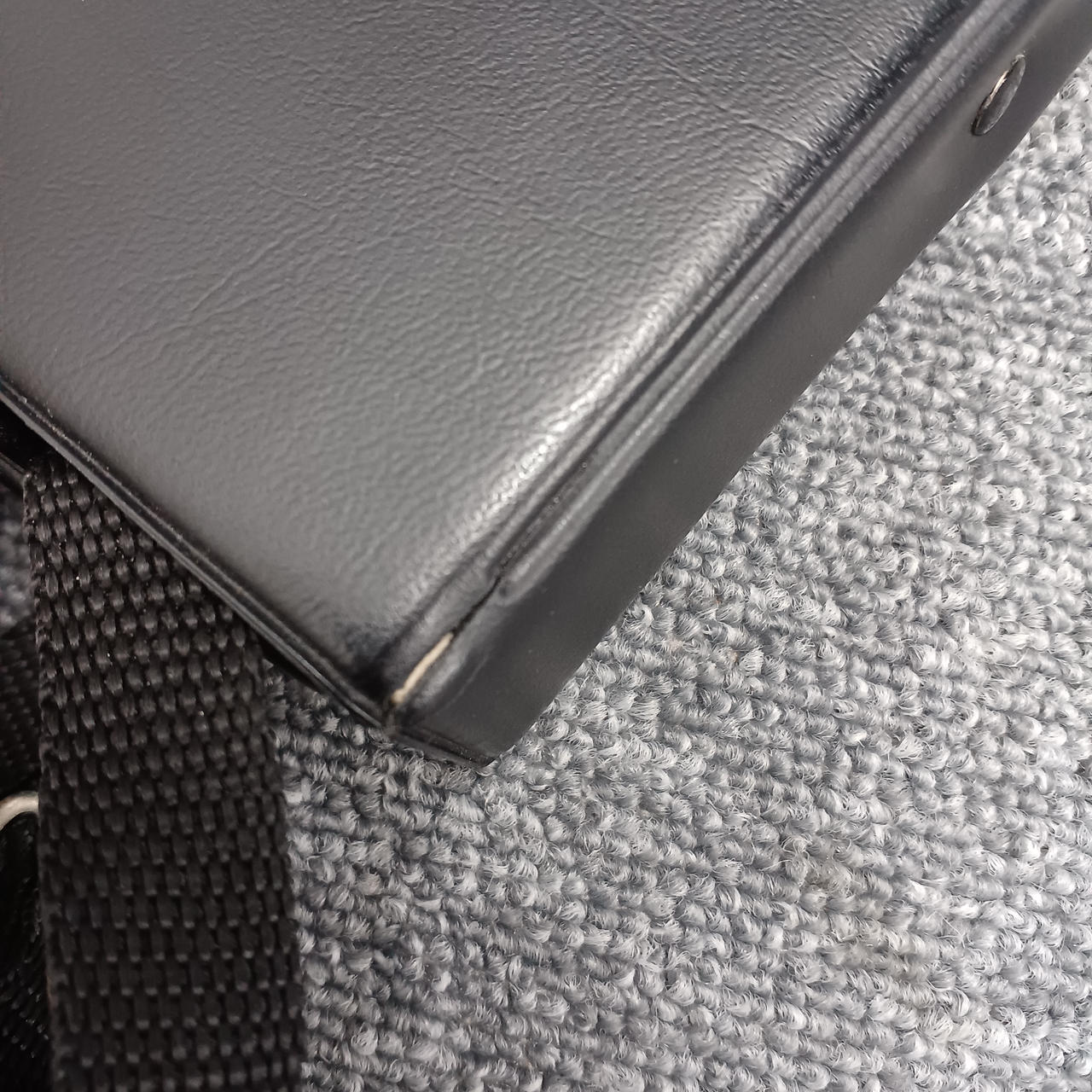 ケース傷みあります。