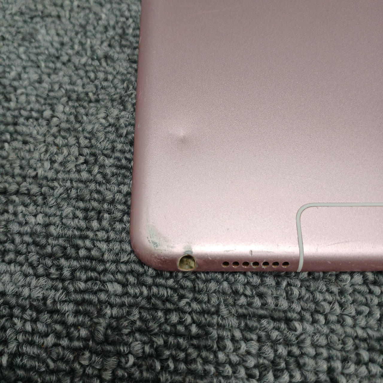 キズあります。