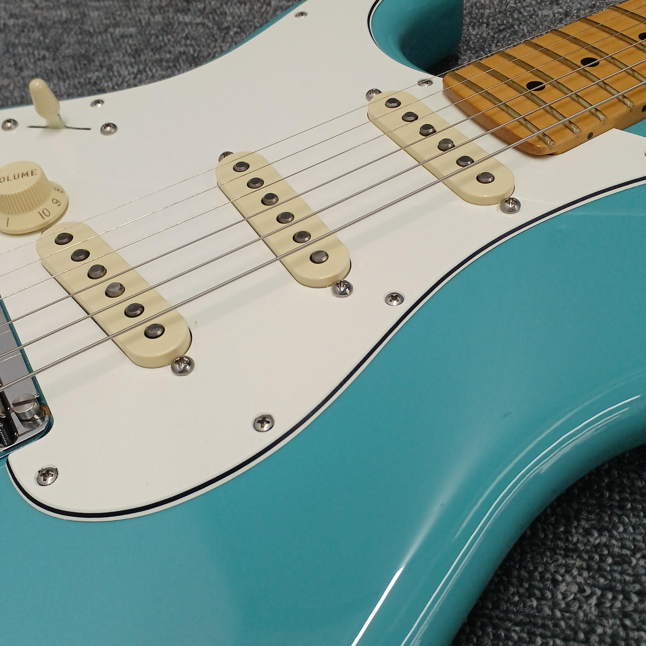 エレキギター　Fender Amazon.co.jp: Fender フェンダー エレキギター ROBERT CRAY