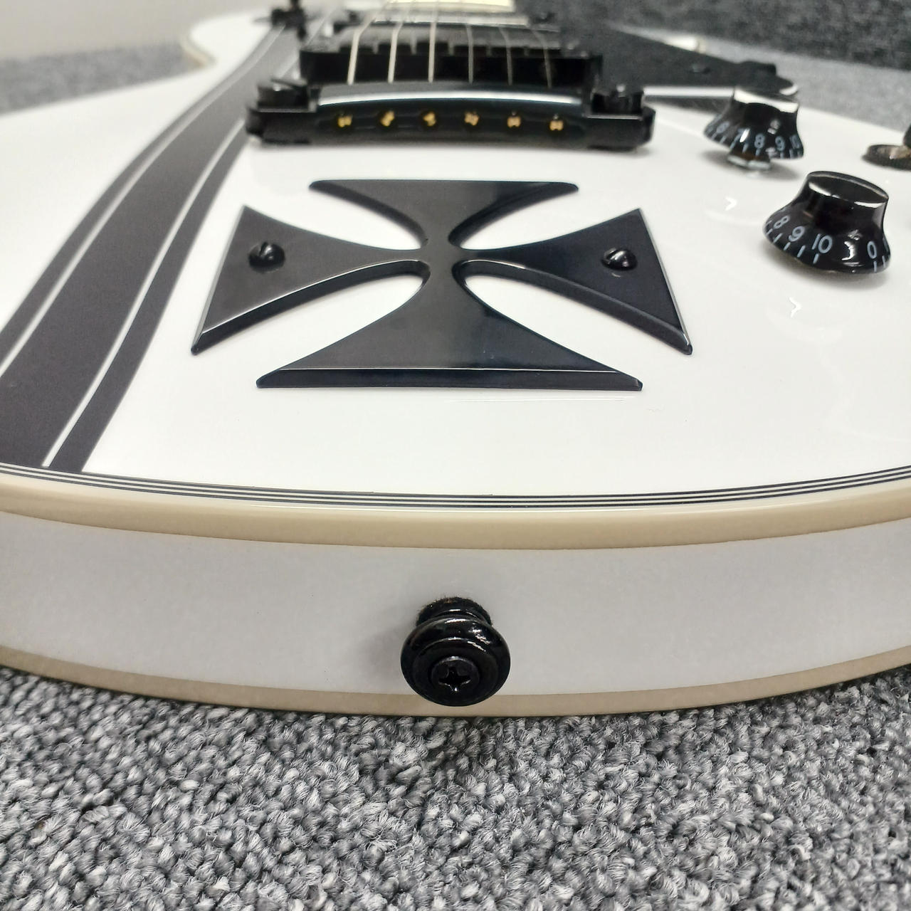 Jagard　Mockingbirdタイプ　エレキギター　　弦は新品に交換済み！ Jagard Mockingbirdタイプ エレキギター 弦は新品に交換済み！