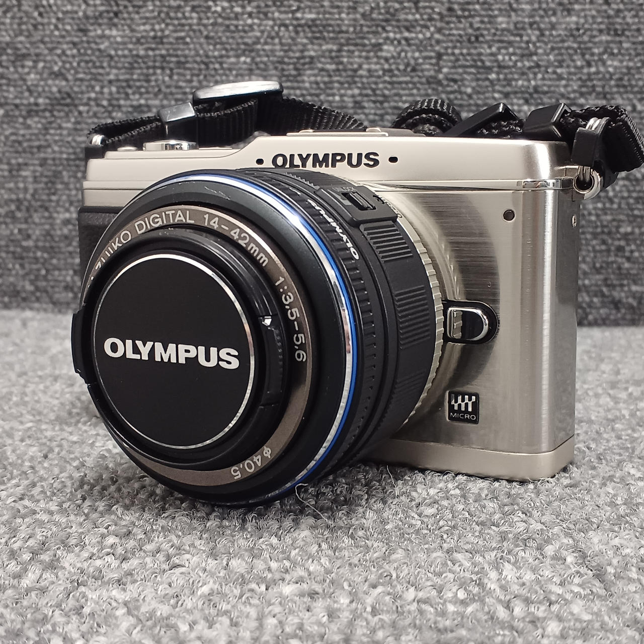 ハイネケン　パブミラー　ディプロマ・ド・オノール 1983 OLYMPUS (オリンパス) ミラーレス一眼カメラ レンズ3個・専用