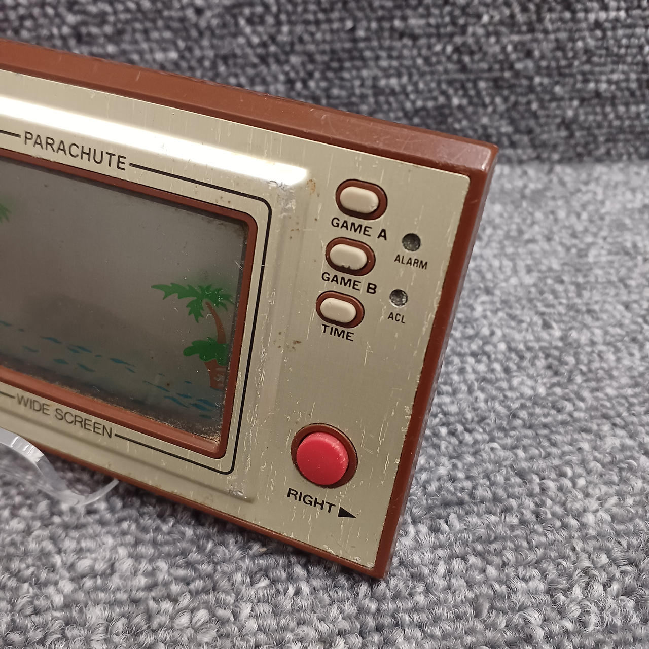 キズあります。