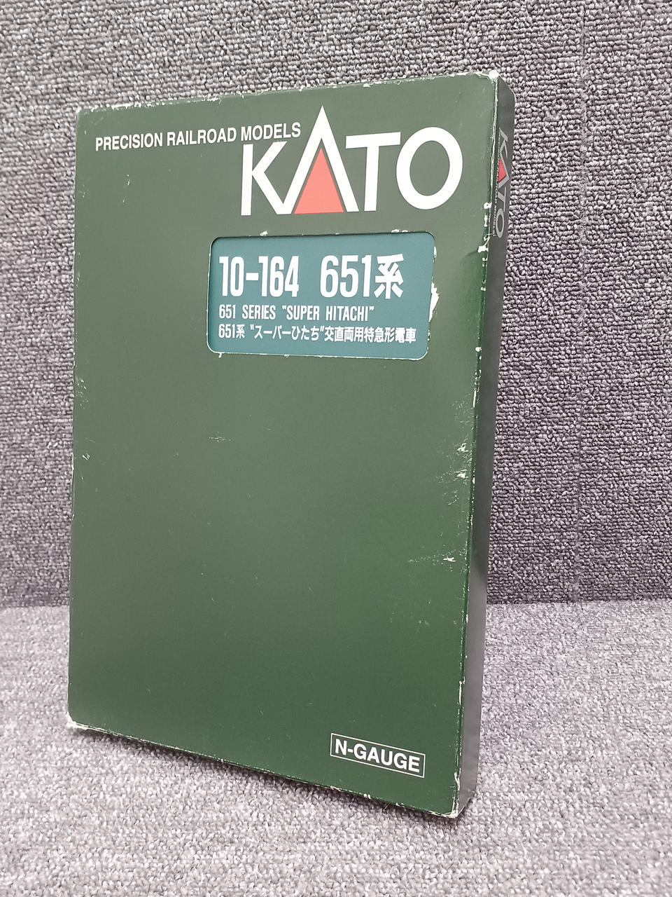 外箱全体的に傷みあります。