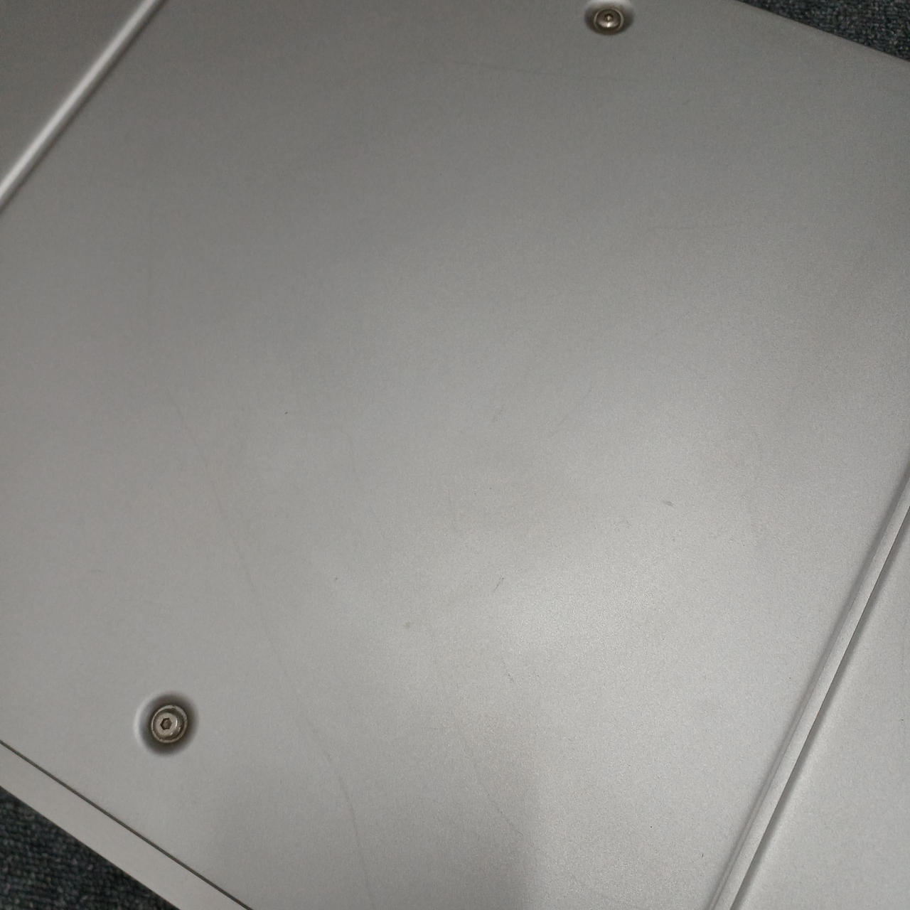 キズあります。