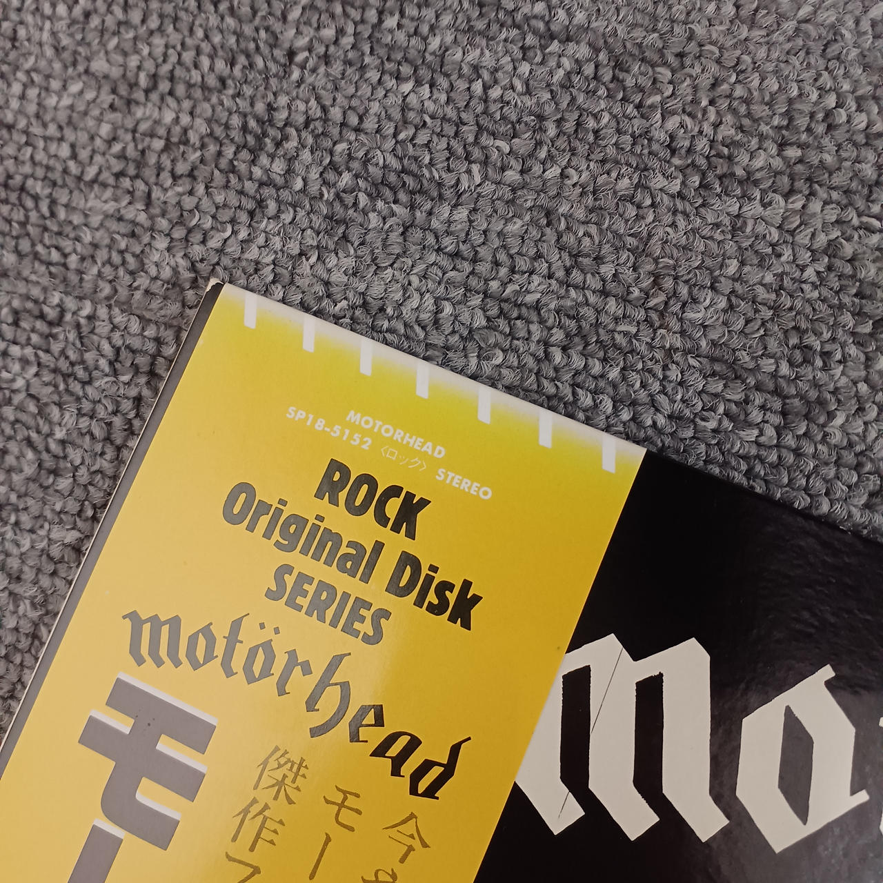 上の方一部色褪せています。