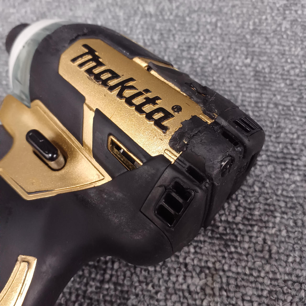 キズあります。