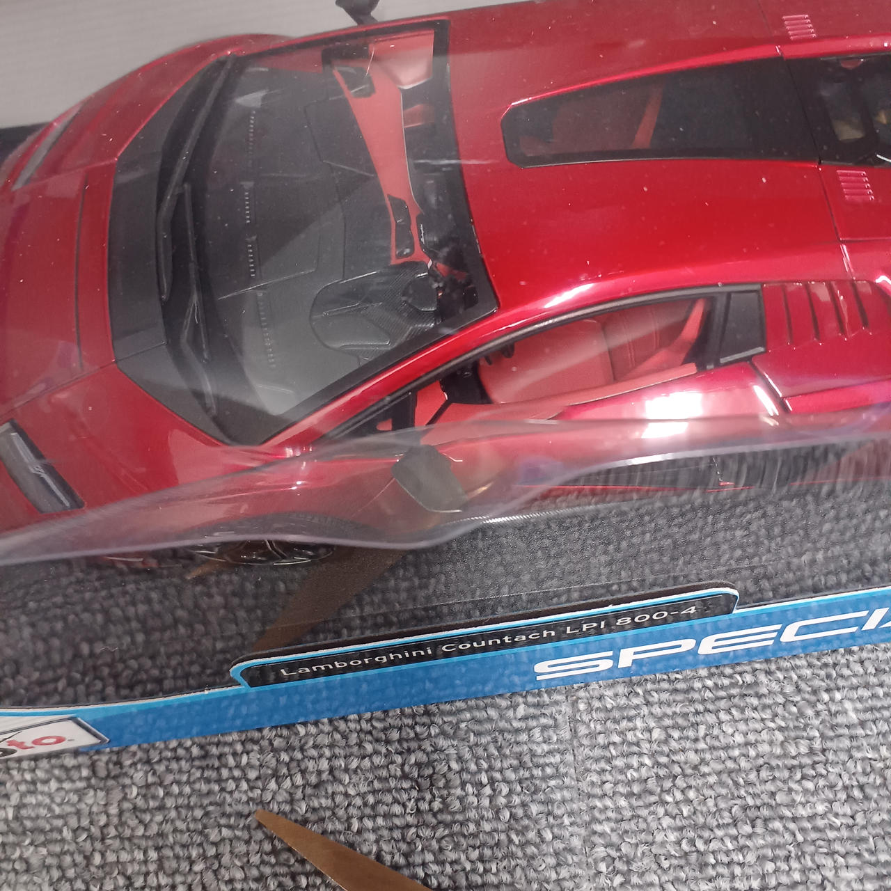 箱へこみあります。