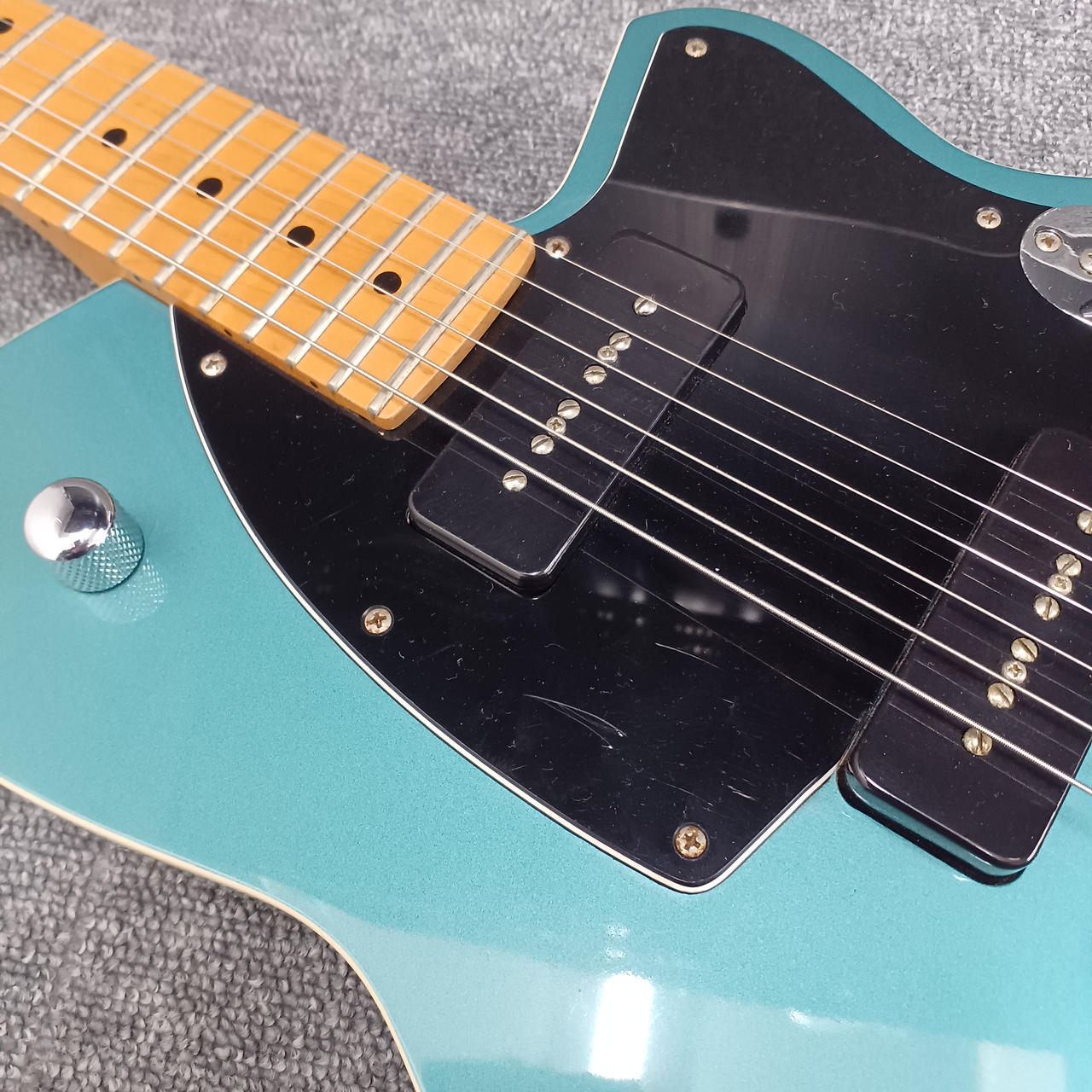 キズあります。