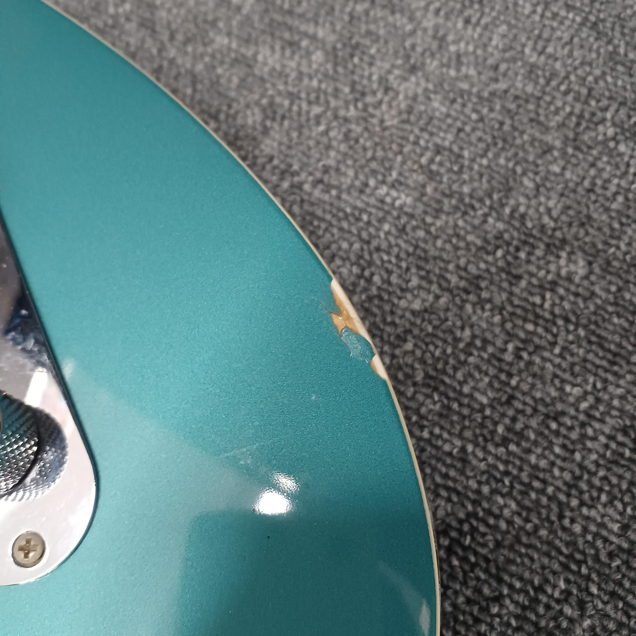 一部剥げてます。