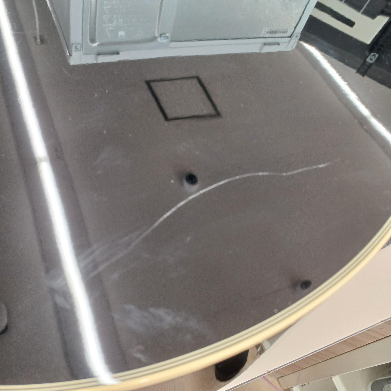 ボディ背面削れたようなキズあります