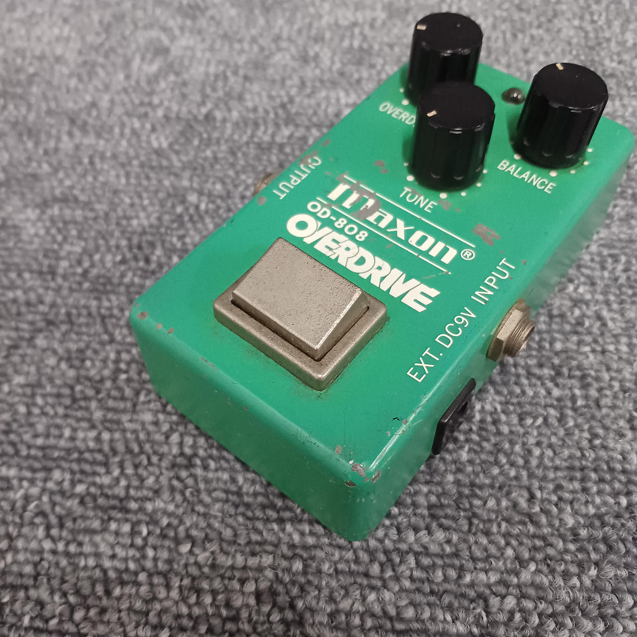 キズあります。