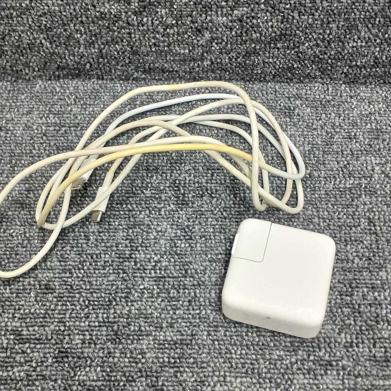 ケーブル変色、べたつきあり。