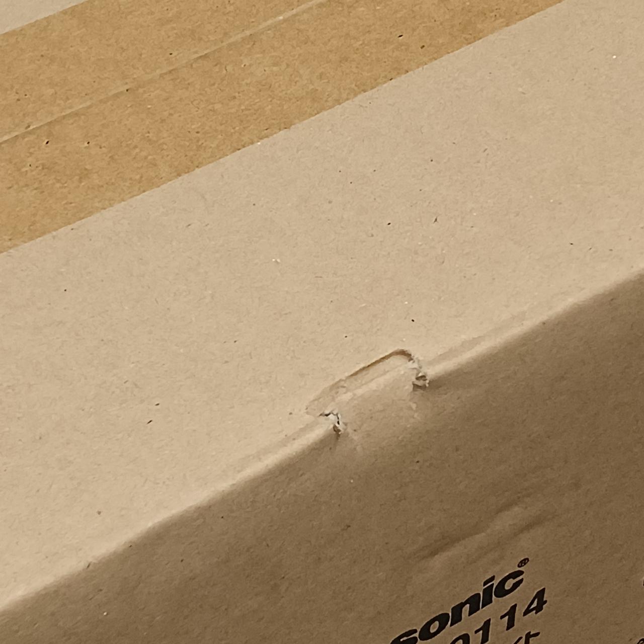 外箱キズあります。