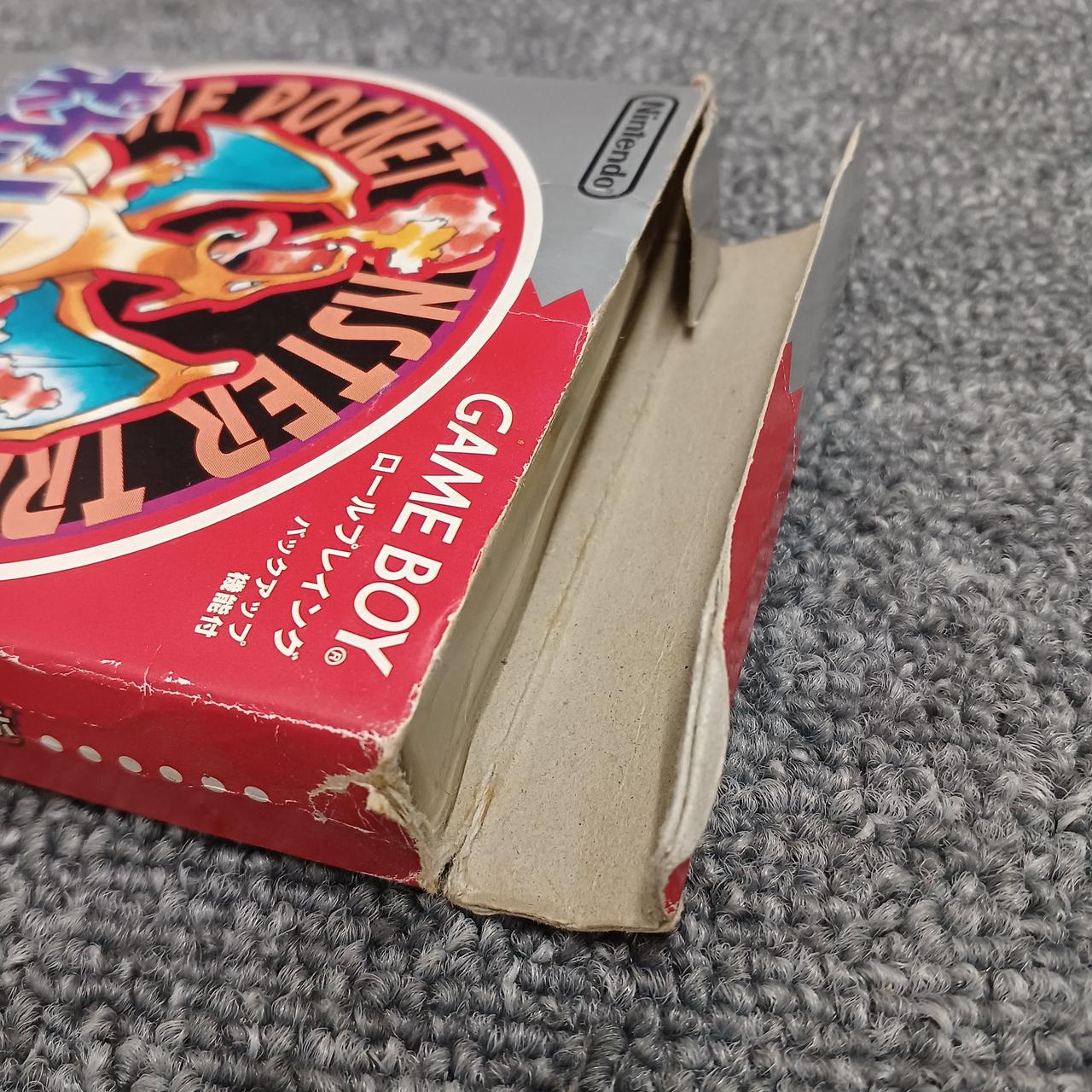 箱破れている箇所あります。